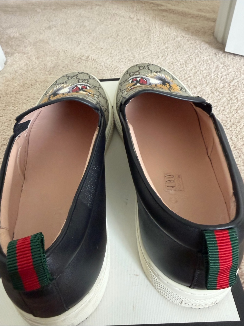 Men's GUCCI GG Supreme Tiger Slip On Sneakers - Picture 4 of 7